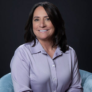 Renee Sledzianowski Headshot
